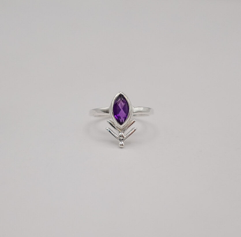 Forest Witch Ring – Amethyst & Silver Sprig