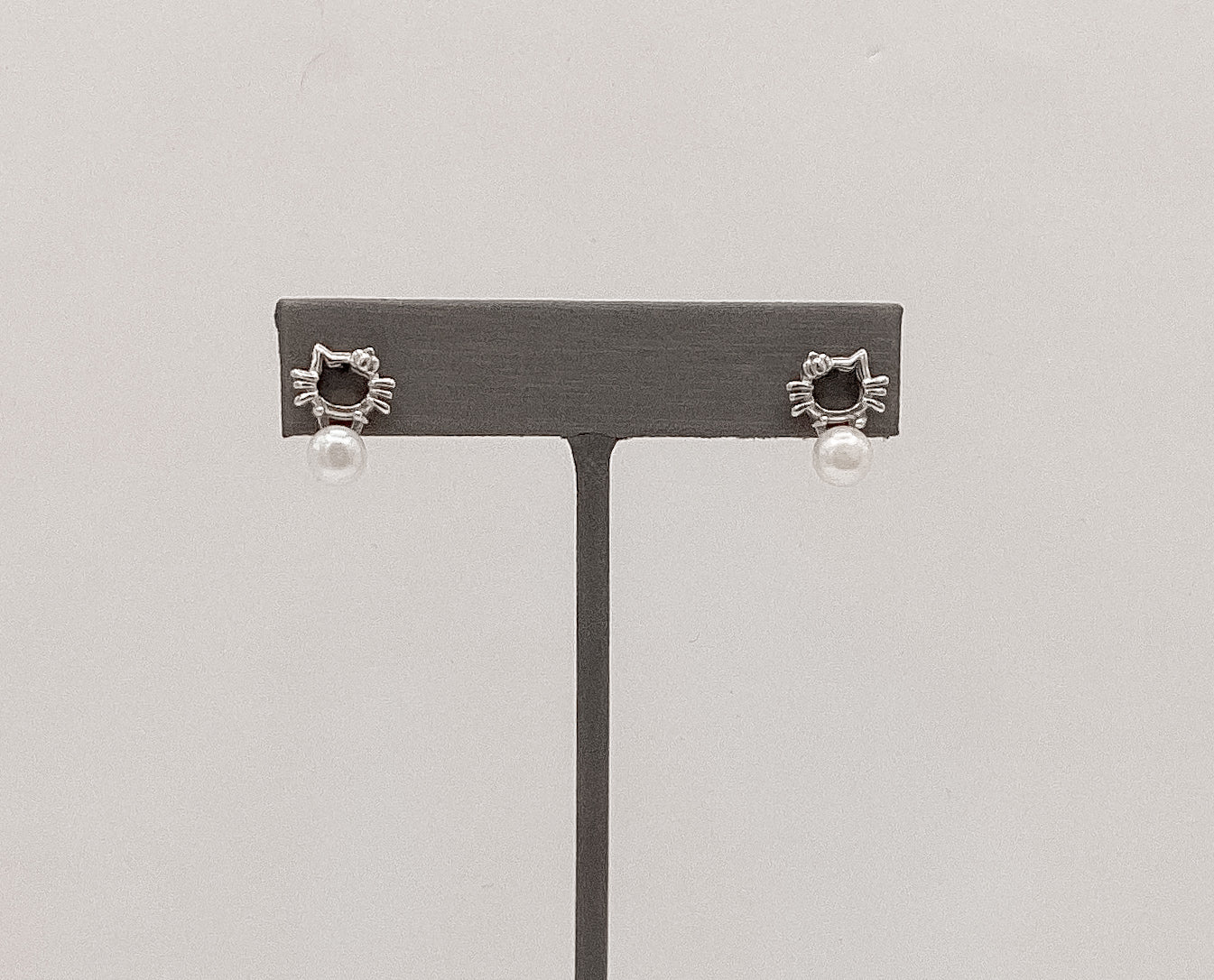 Kitty Pearl Earrings