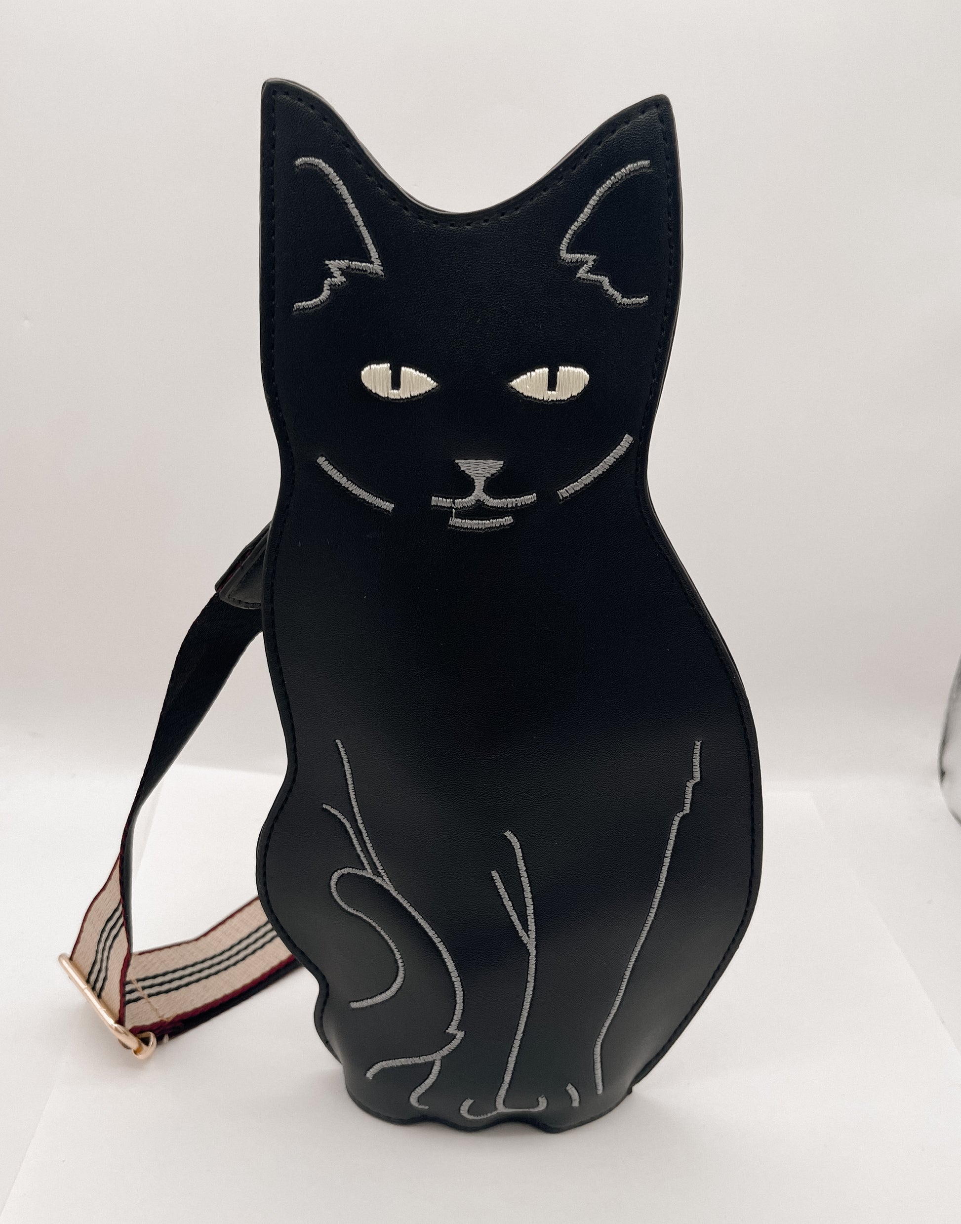 PRE-ORDER (estimated arrival 9/2) Binx black cat crossbody purse