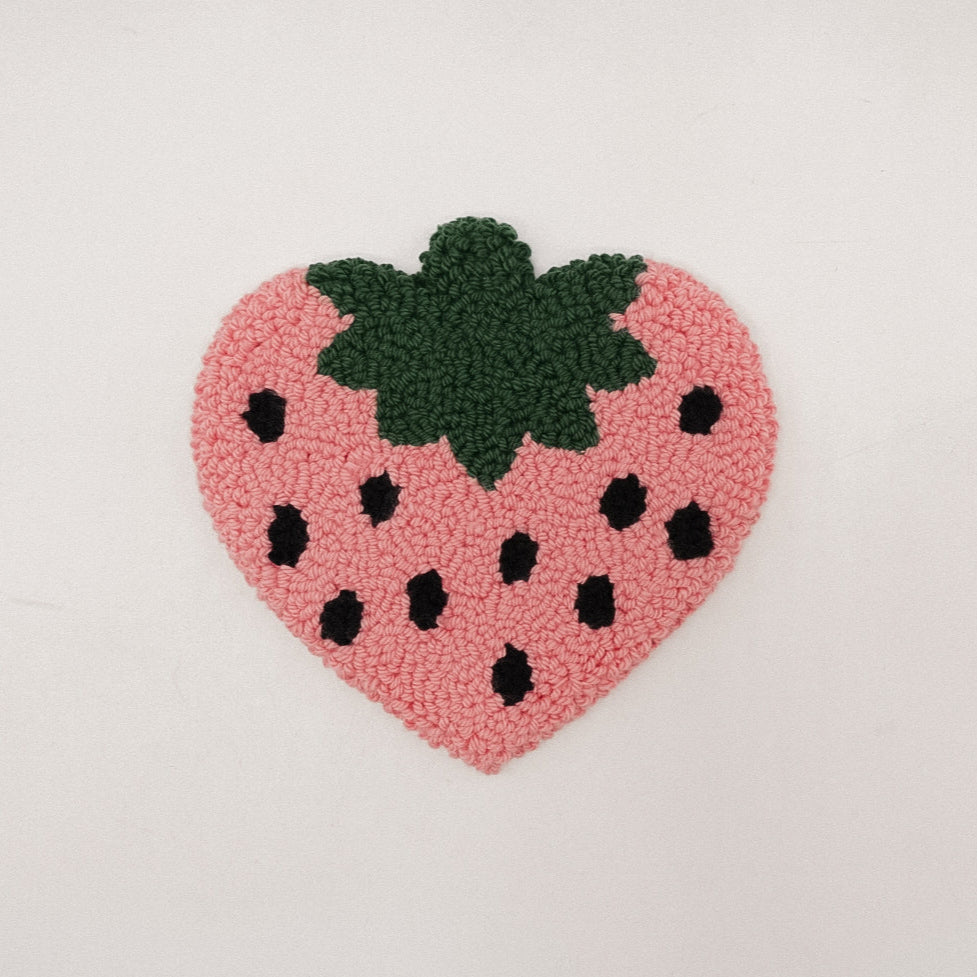 Strawberry Mug Rug – Berry Cozy Moments