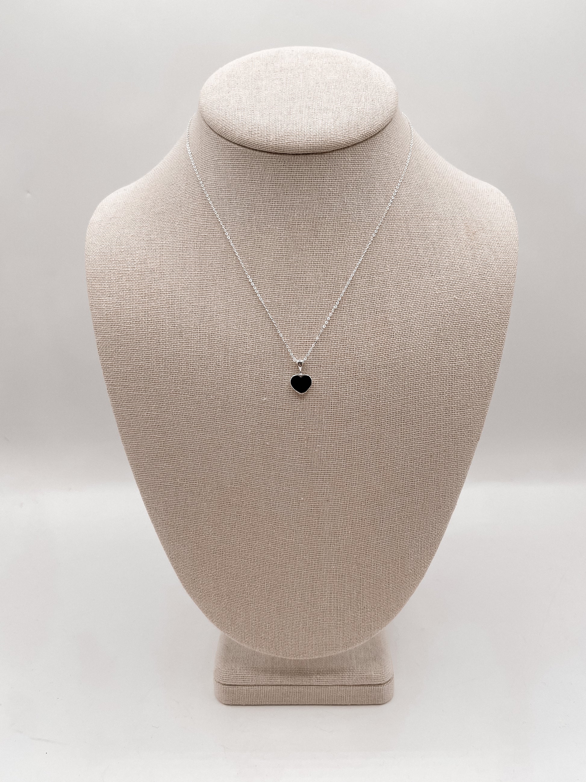 Black Heart Pendant Necklace (Silver)